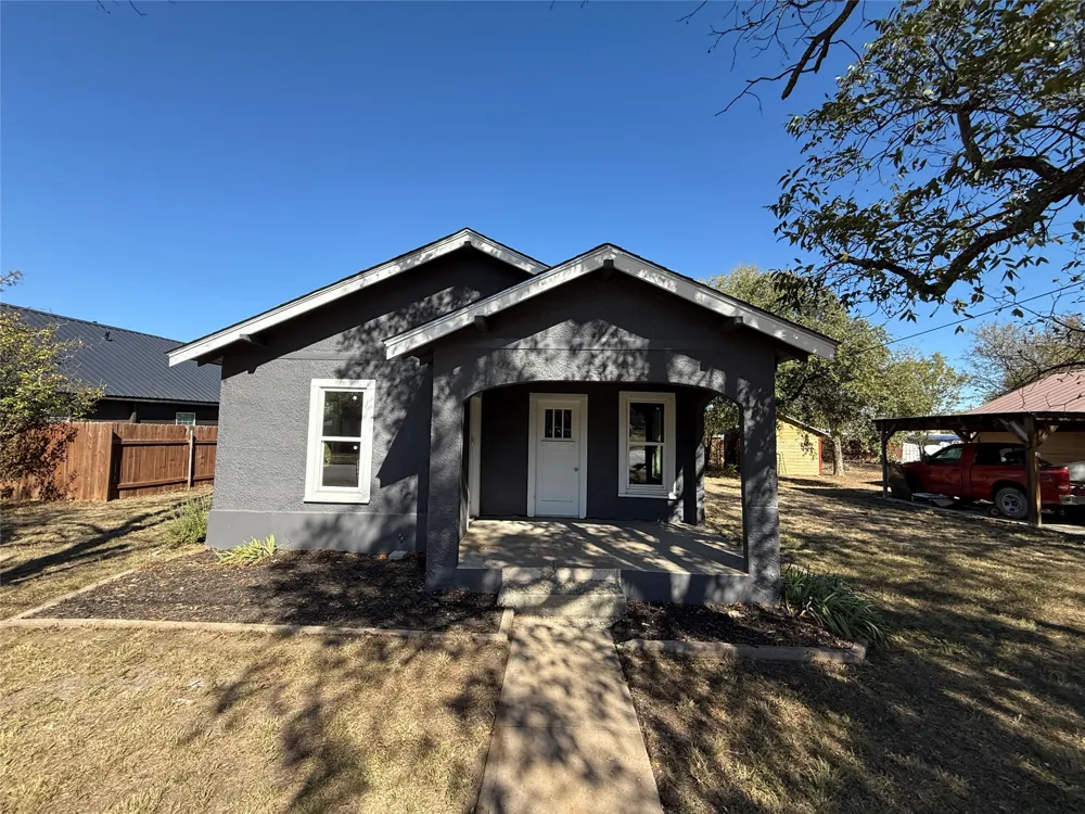 705 E 9th Street Coleman, TX 76834