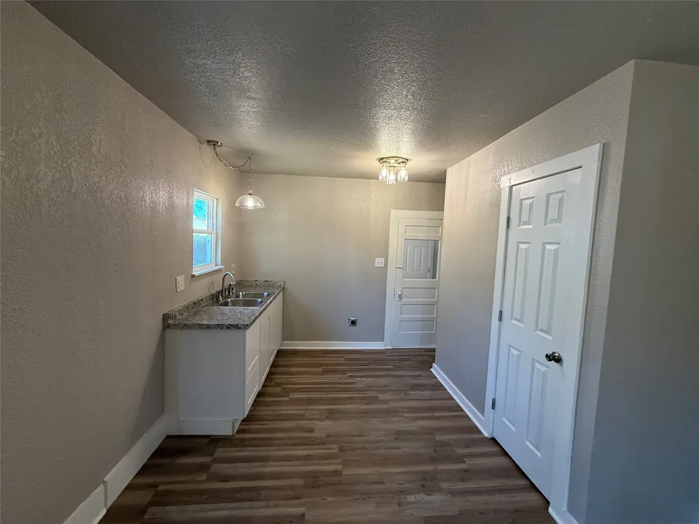 705 E 9th Street Coleman, TX 76834