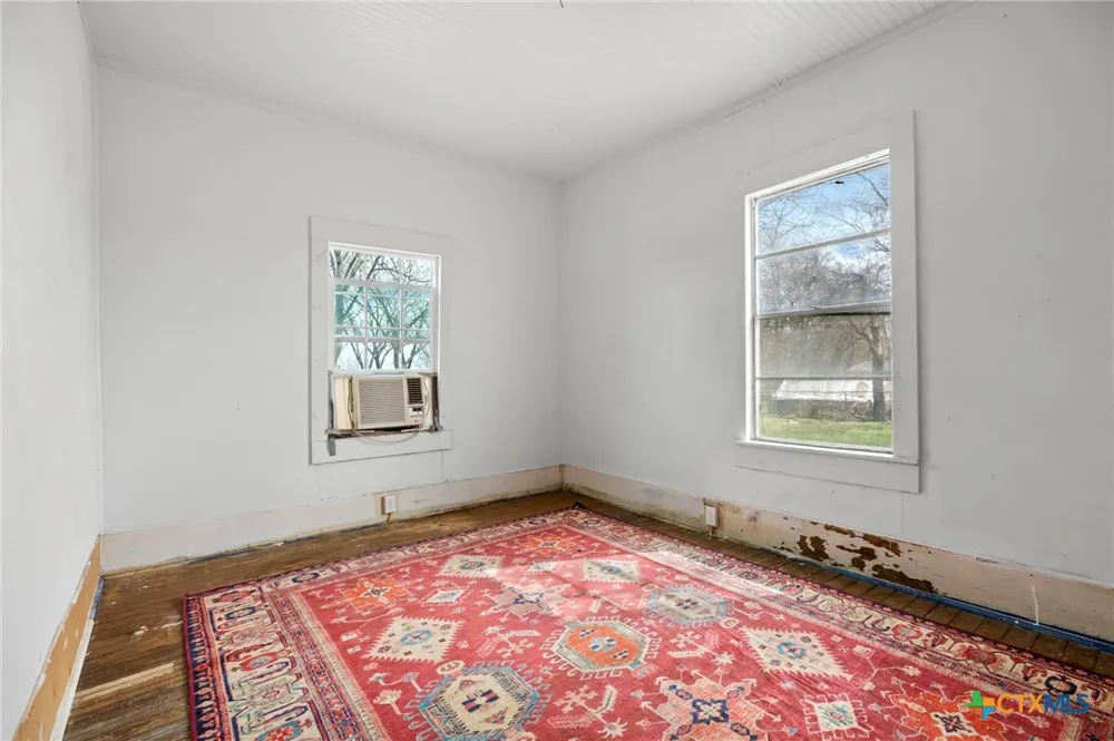 201 10th Street Buckholts, TX 76518