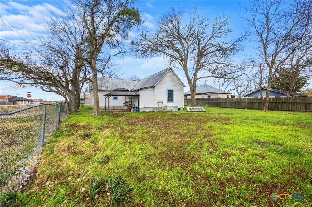 201 10th Street Buckholts, TX 76518