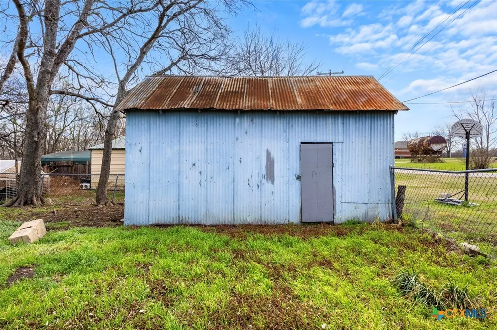 201 10th Street Buckholts, TX 76518