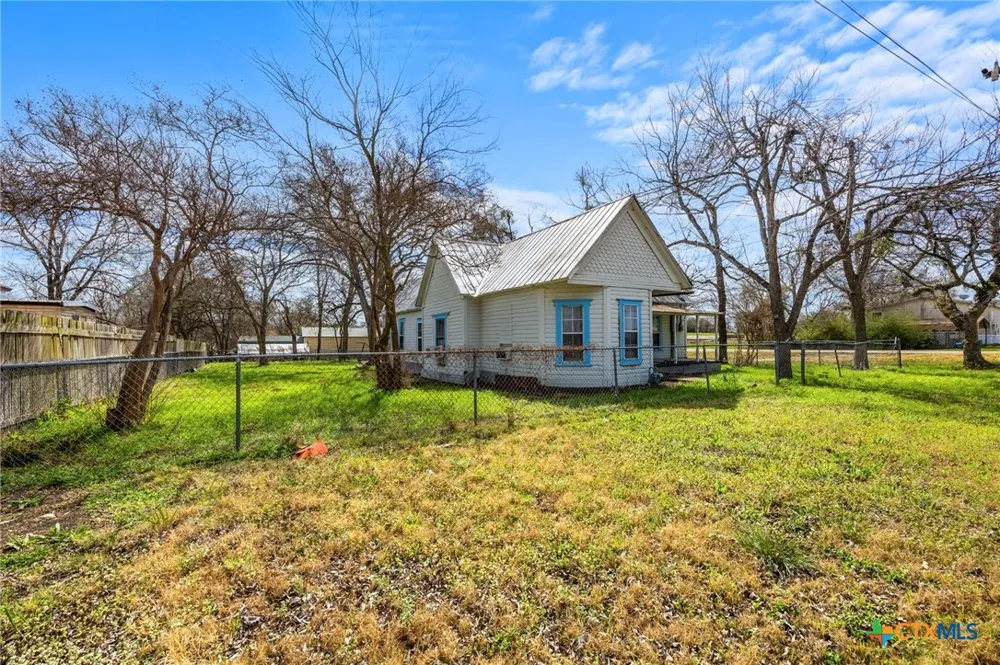 201 10th Street Buckholts, TX 76518