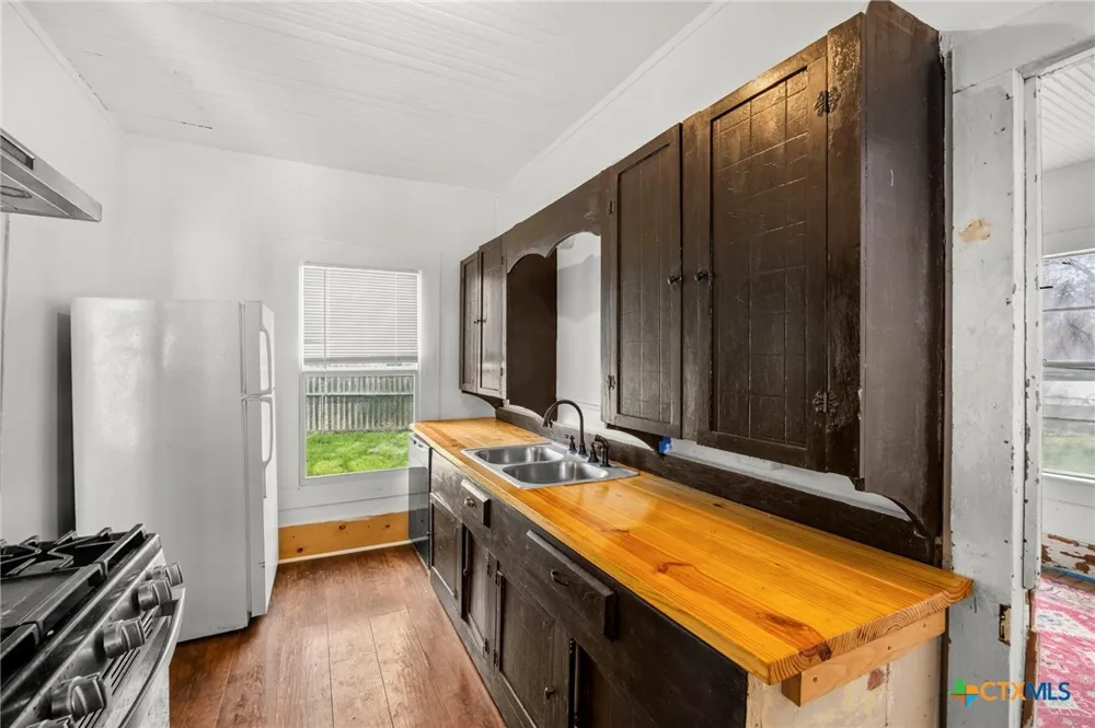 201 10th Street Buckholts, TX 76518