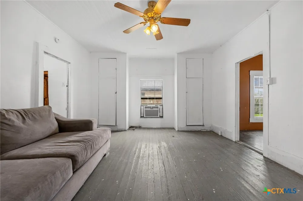 201 10th Street Buckholts, TX 76518