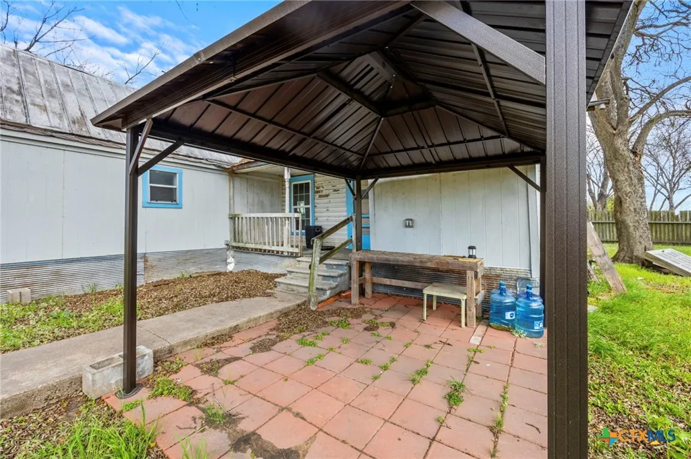 201 10th Street Buckholts, TX 76518
