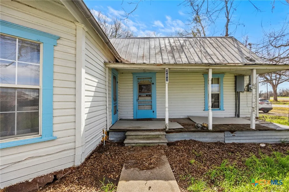 201 10th Street Buckholts, TX 76518