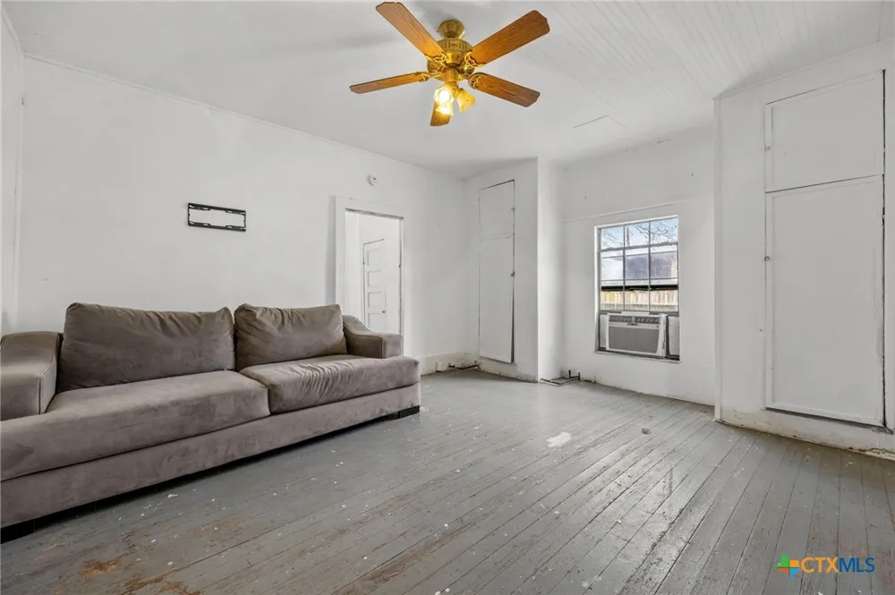 201 10th Street Buckholts, TX 76518