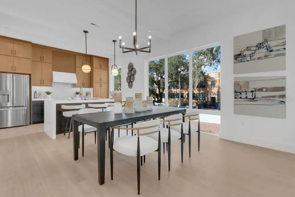 1010 E ROBINSON STREET Orlando, FL 32801