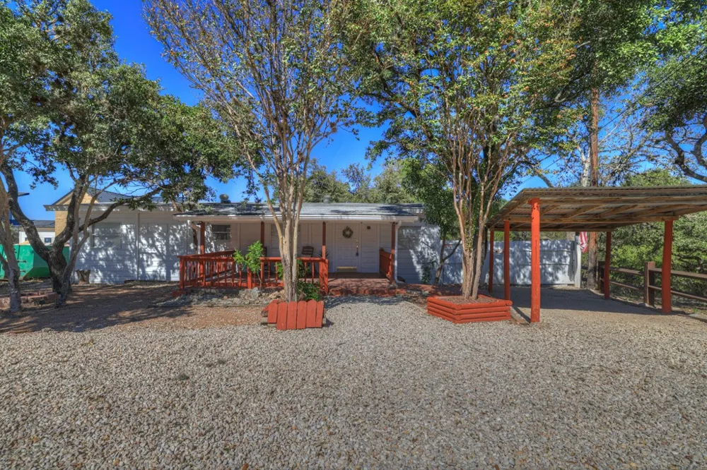 901 Glenn Drive Canyon Lake, TX 78133