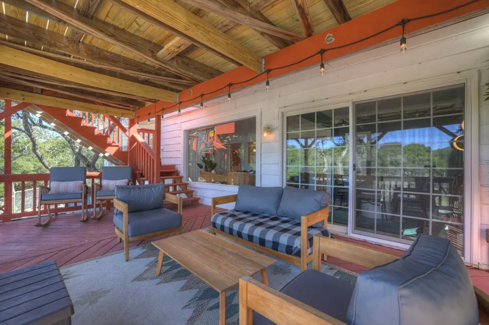 901 Glenn Drive Canyon Lake, TX 78133