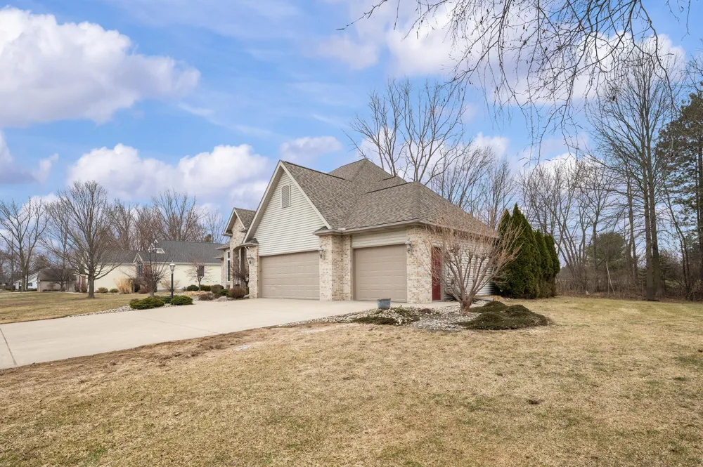 9847 Quail Run Court Lake Charter Township, MI 49106