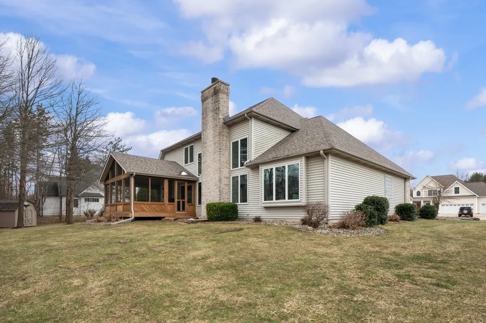 9847 Quail Run Court Lake Charter Township, MI 49106