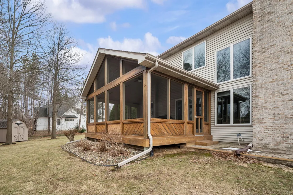 9847 Quail Run Court Lake Charter Township, MI 49106