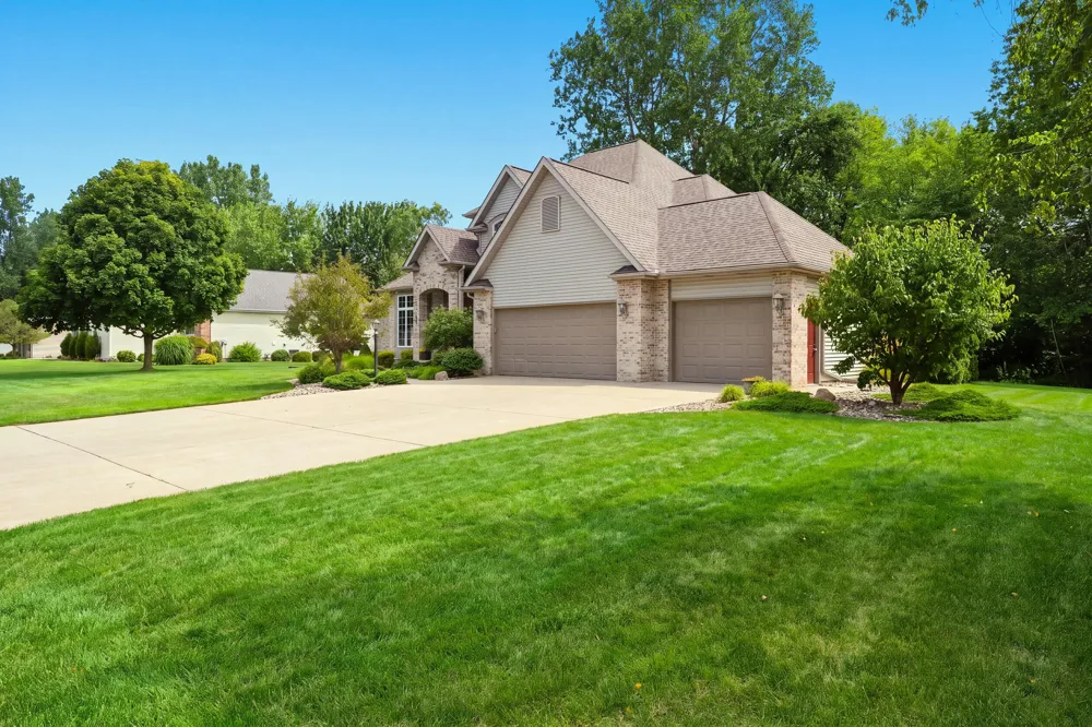 9847 Quail Run Court Lake Charter Township, MI 49106