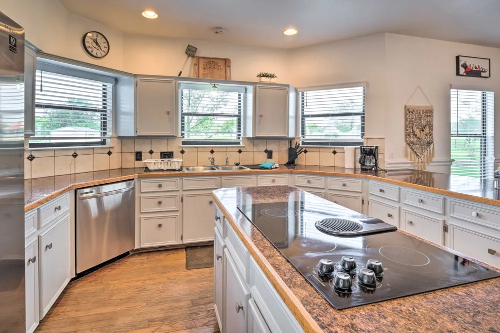 15805 Richards Drive Del Valle, TX 78617