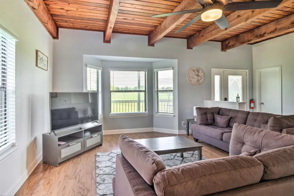 15805 Richards Drive Del Valle, TX 78617