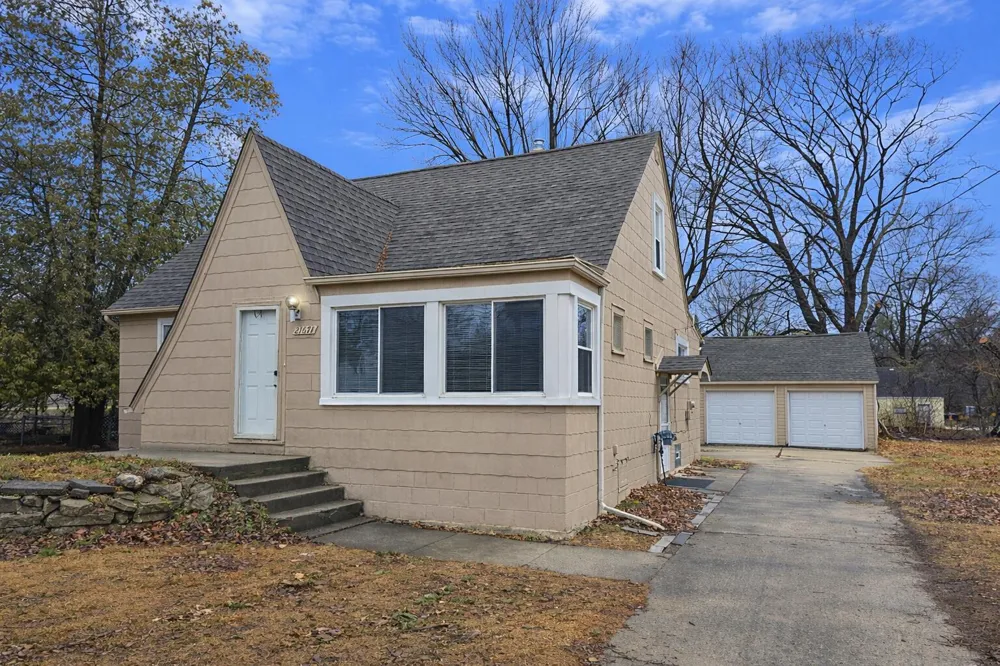 21671 Sunnyview Street Clinton, MI 48035