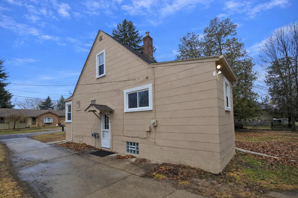 21671 Sunnyview Street Clinton, MI 48035