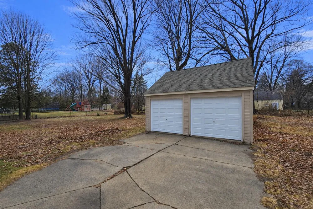 21671 Sunnyview Street Clinton, MI 48035