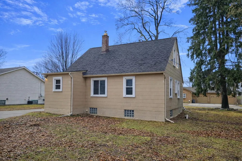 21671 Sunnyview Street Clinton, MI 48035