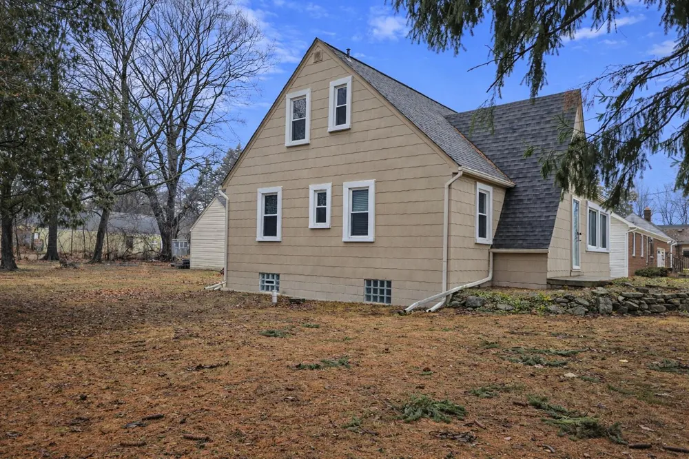 21671 Sunnyview Street Clinton, MI 48035