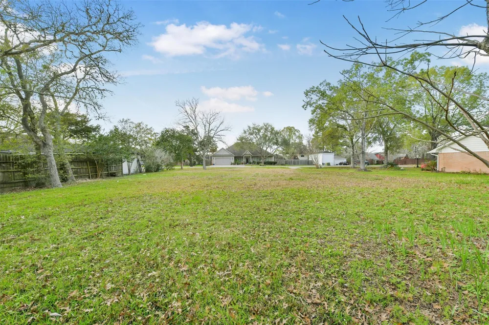 203 Shady Nook Lane Friendswood, TX 77546