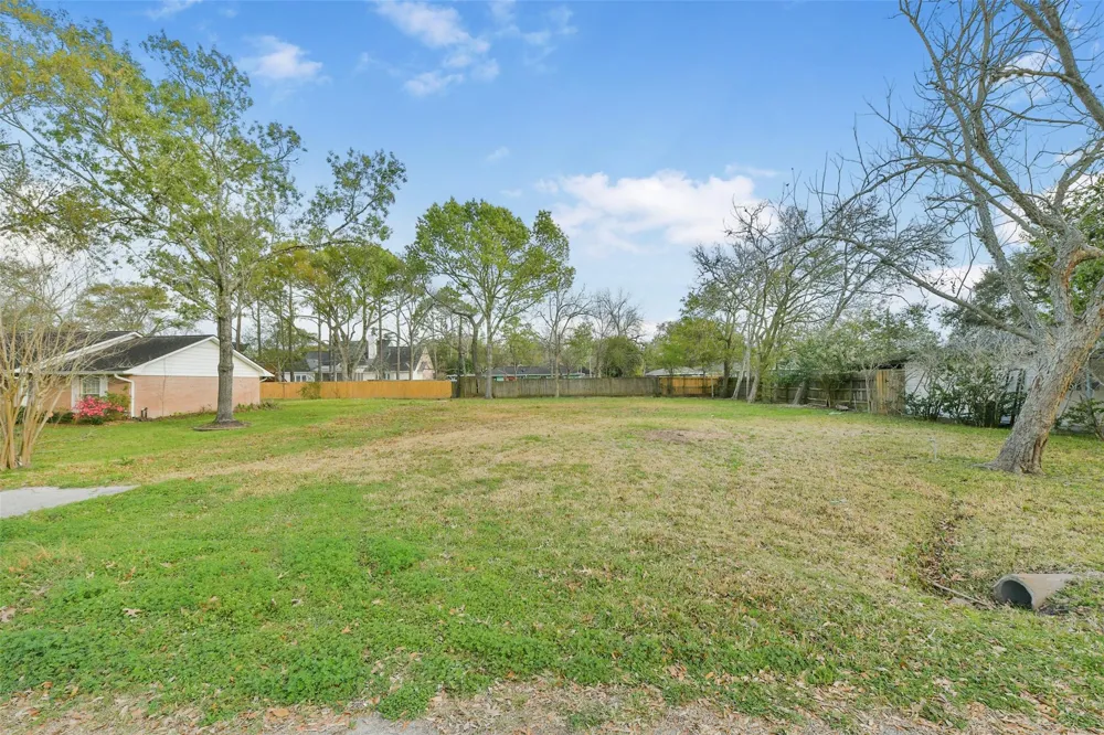 203 Shady Nook Lane Friendswood, TX 77546