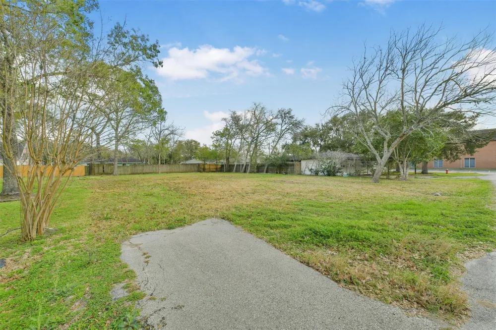 203 Shady Nook Lane Friendswood, TX 77546