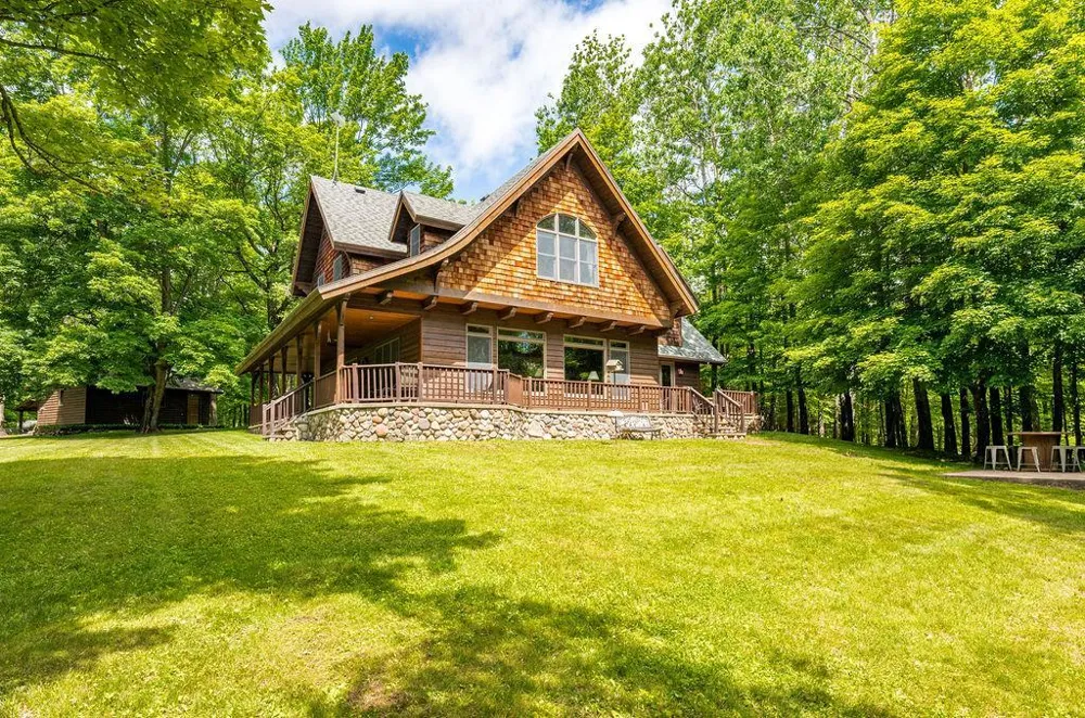 4822 E Tri Lakes Road Superior, WI 54880