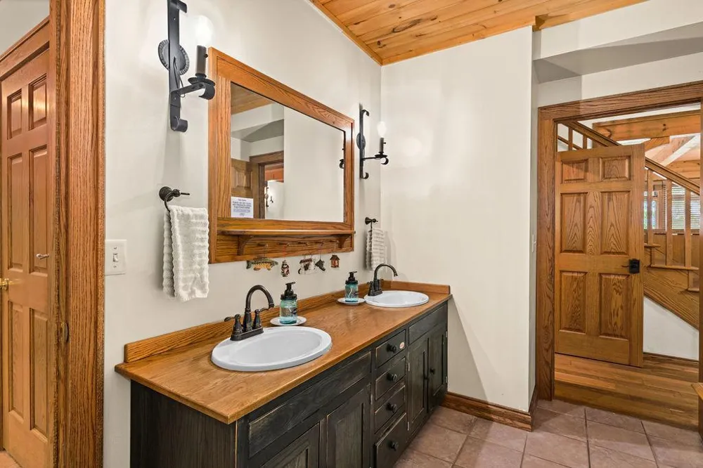 4822 E Tri Lakes Road Superior, WI 54880