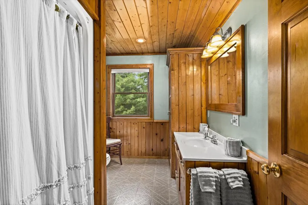 4822 E Tri Lakes Road Superior, WI 54880