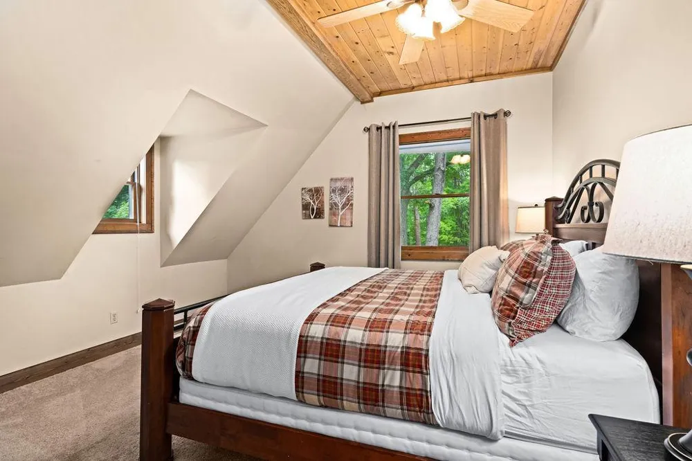 4822 E Tri Lakes Road Superior, WI 54880