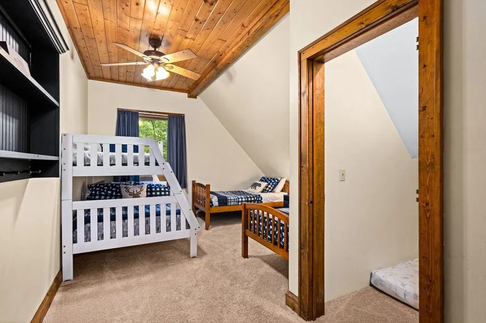 4822 E Tri Lakes Road Superior, WI 54880