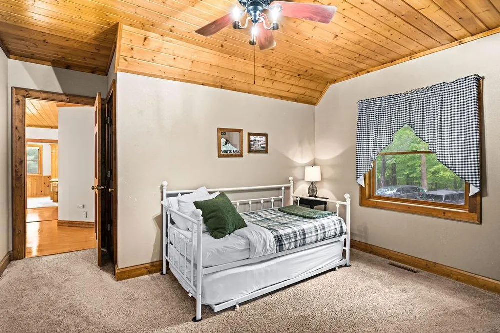 4822 E Tri Lakes Road Superior, WI 54880