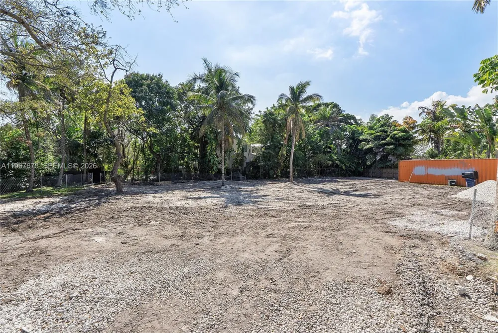 2880 Fairgreen Dr Miami Beach, FL 33140