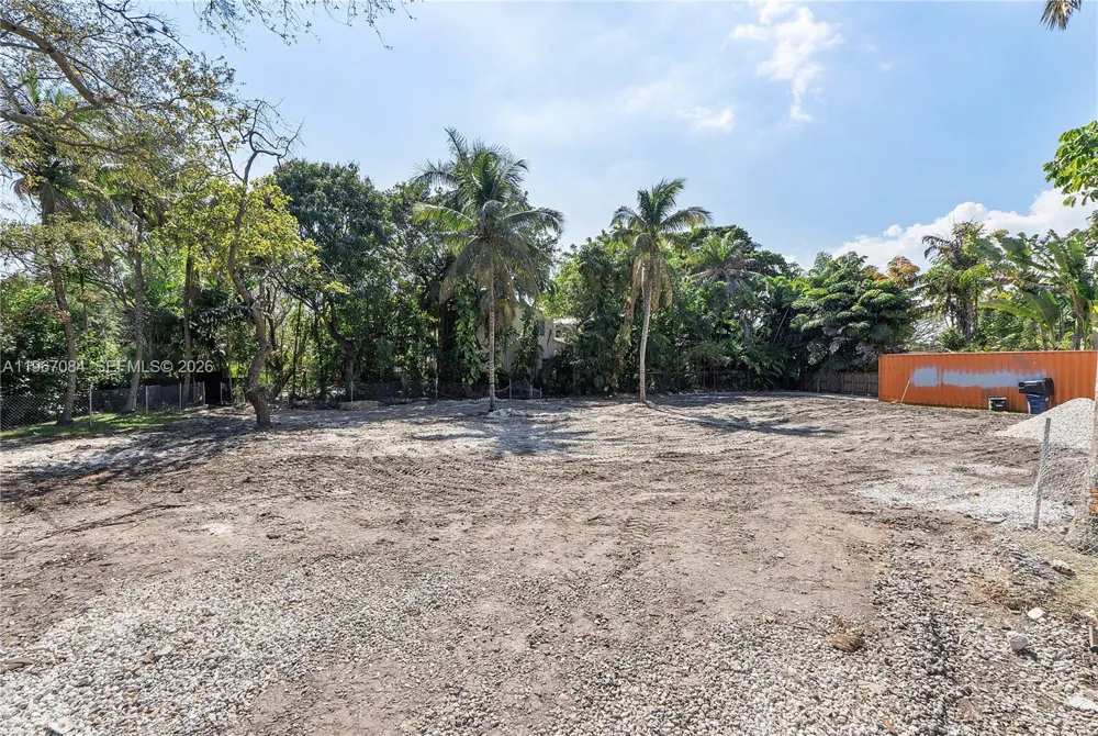 2880 Fairgreen Dr Miami Beach, FL 33140