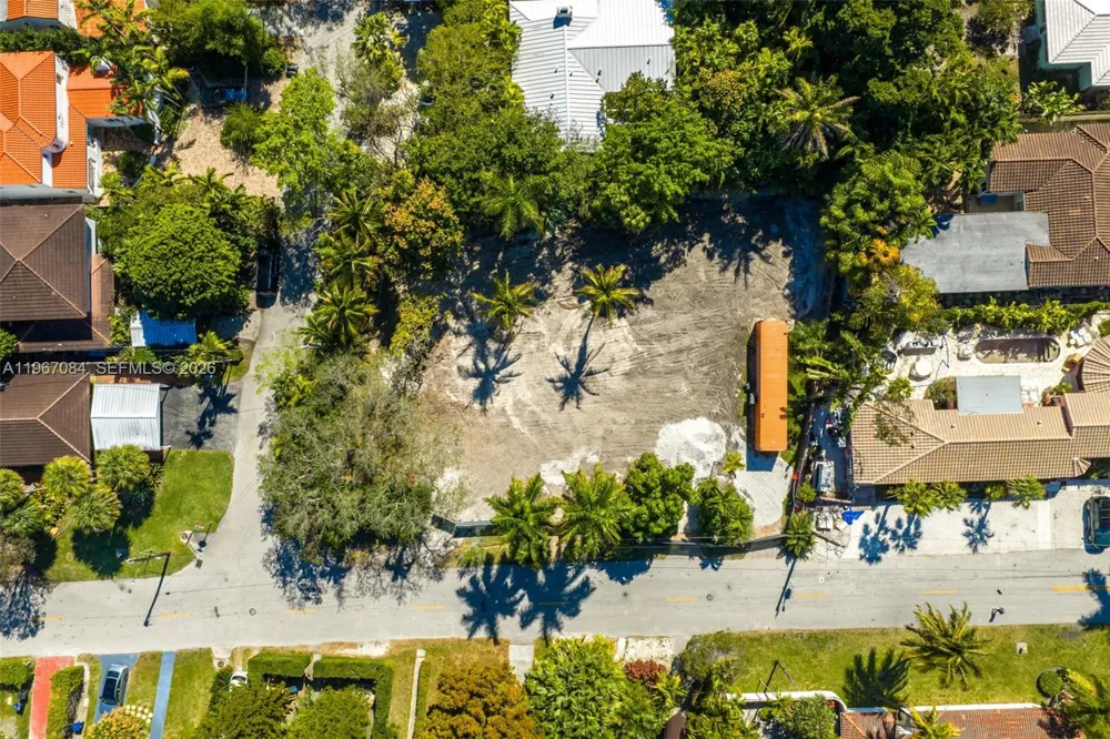 2880 Fairgreen Dr Miami Beach, FL 33140