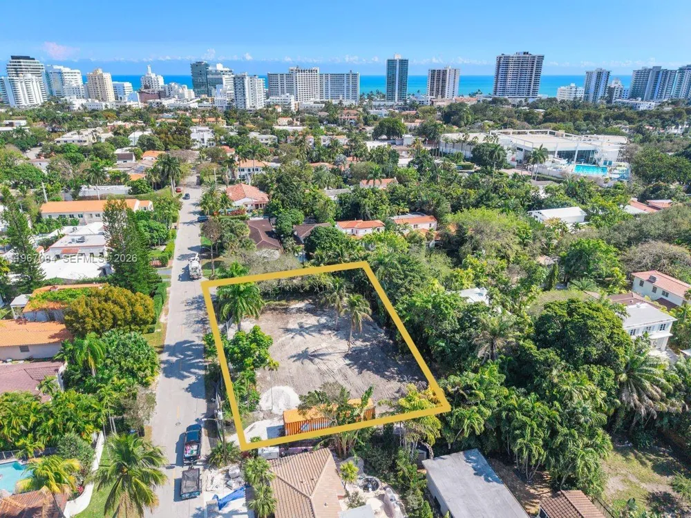 2880 Fairgreen Dr Miami Beach, FL 33140