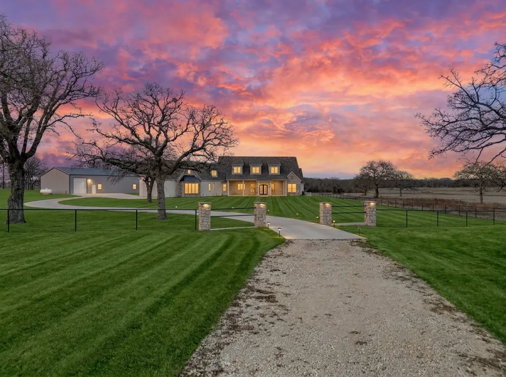 623 Lake Valley Road Sunset, TX 76270