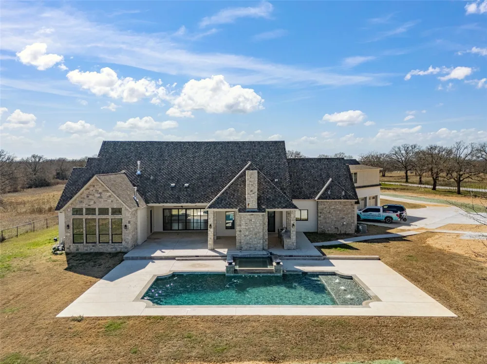 623 Lake Valley Road Sunset, TX 76270