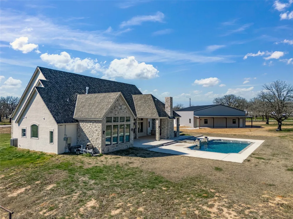 623 Lake Valley Road Sunset, TX 76270