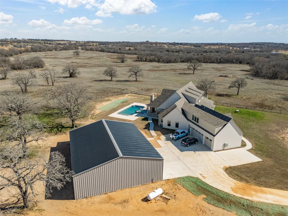 623 Lake Valley Road Sunset, TX 76270