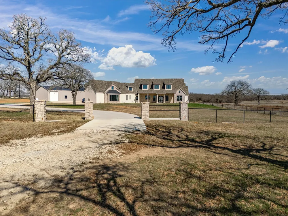 623 Lake Valley Road Sunset, TX 76270