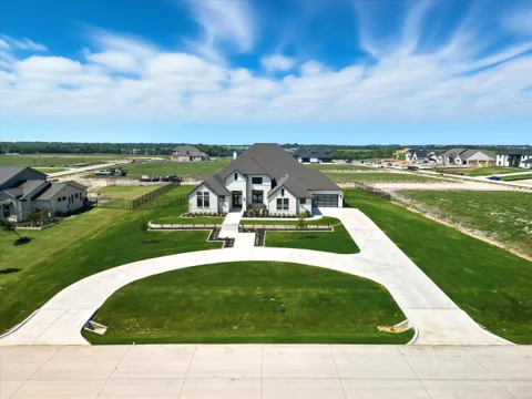 911 Brinn Boulevard