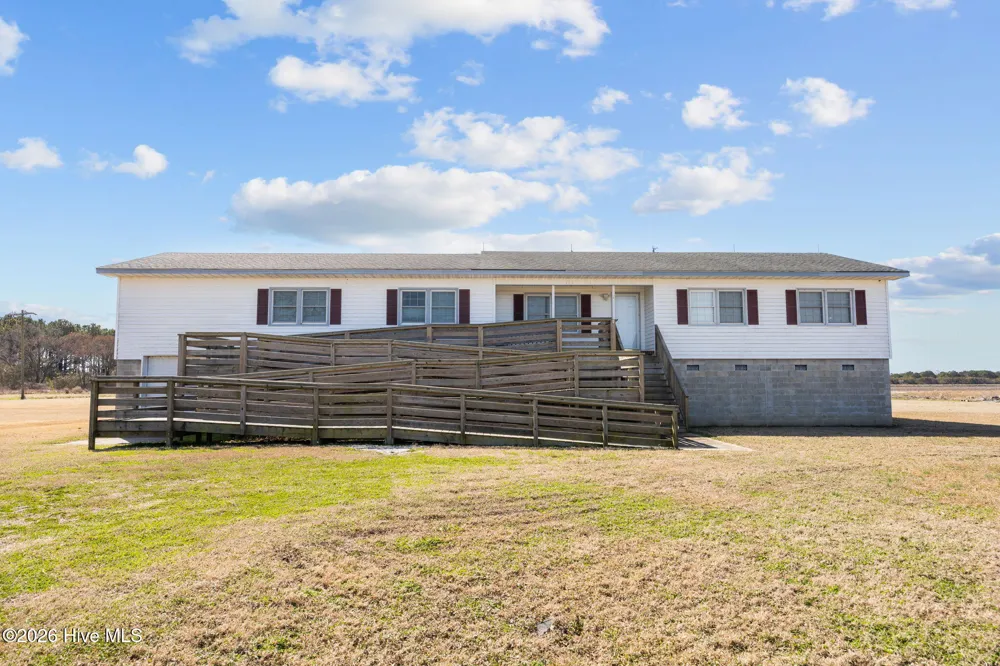 2575 White Plains Road Engelhard, NC 27824