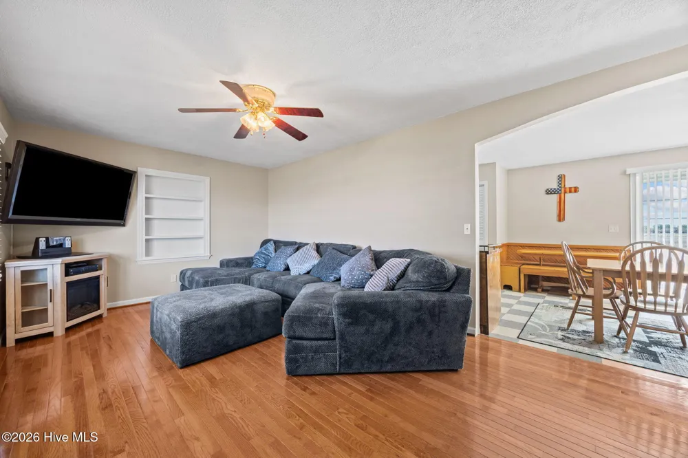 2575 White Plains Road Engelhard, NC 27824