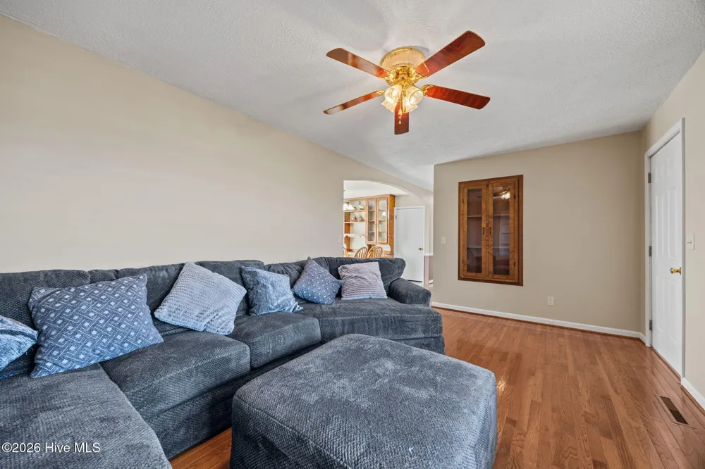 2575 White Plains Road Engelhard, NC 27824