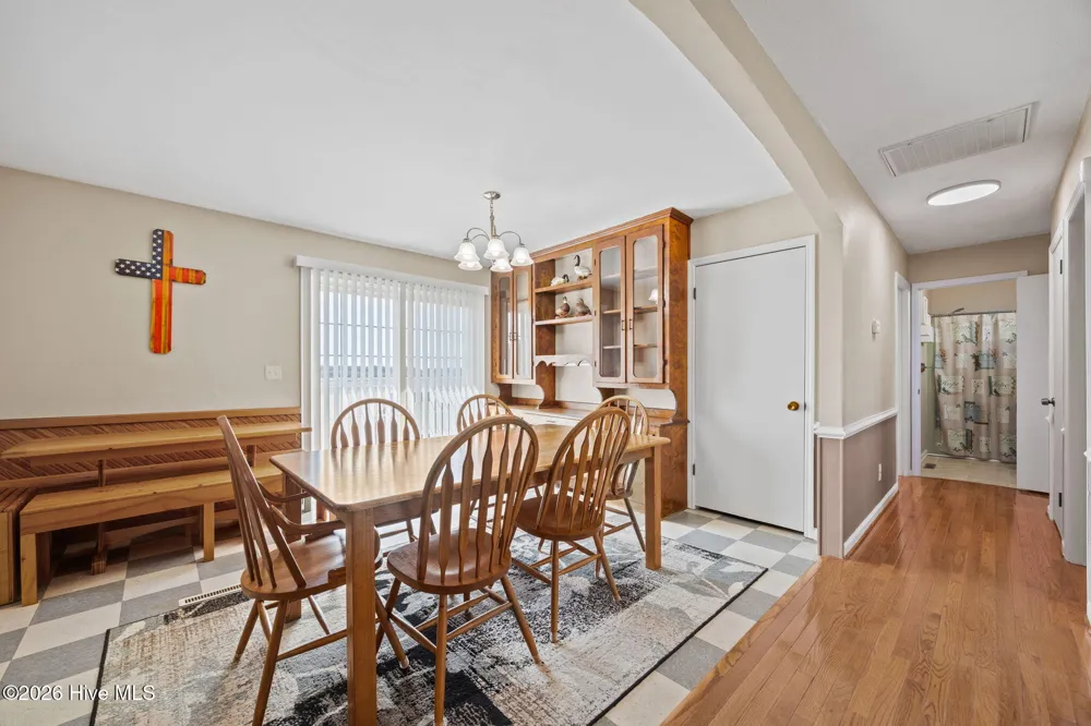 2575 White Plains Road Engelhard, NC 27824