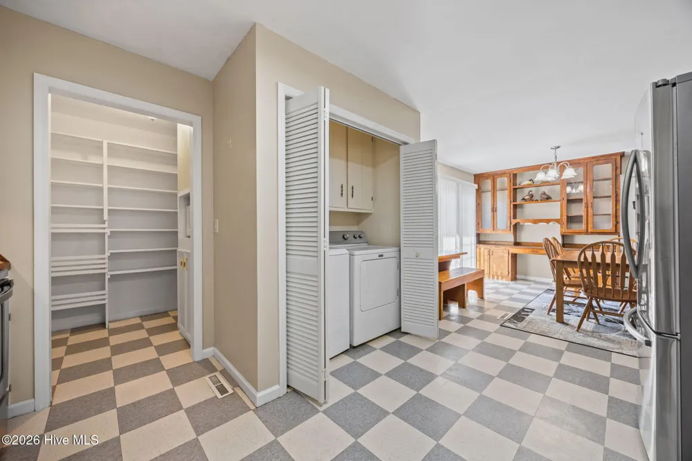 2575 White Plains Road Engelhard, NC 27824