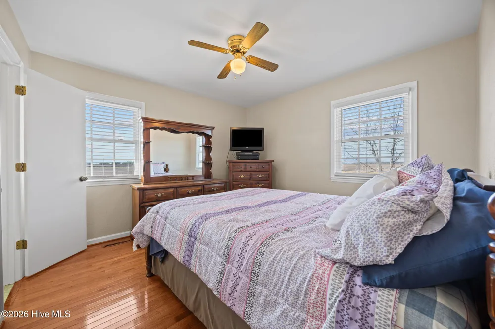 2575 White Plains Road Engelhard, NC 27824